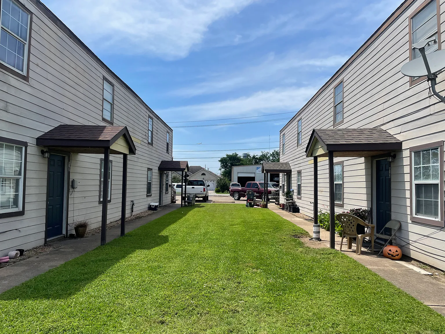 2 bed, 1093 sqft, $999 — Photo 1
