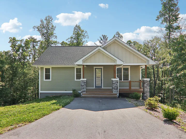 178 Jonathan Ln — Photo 4