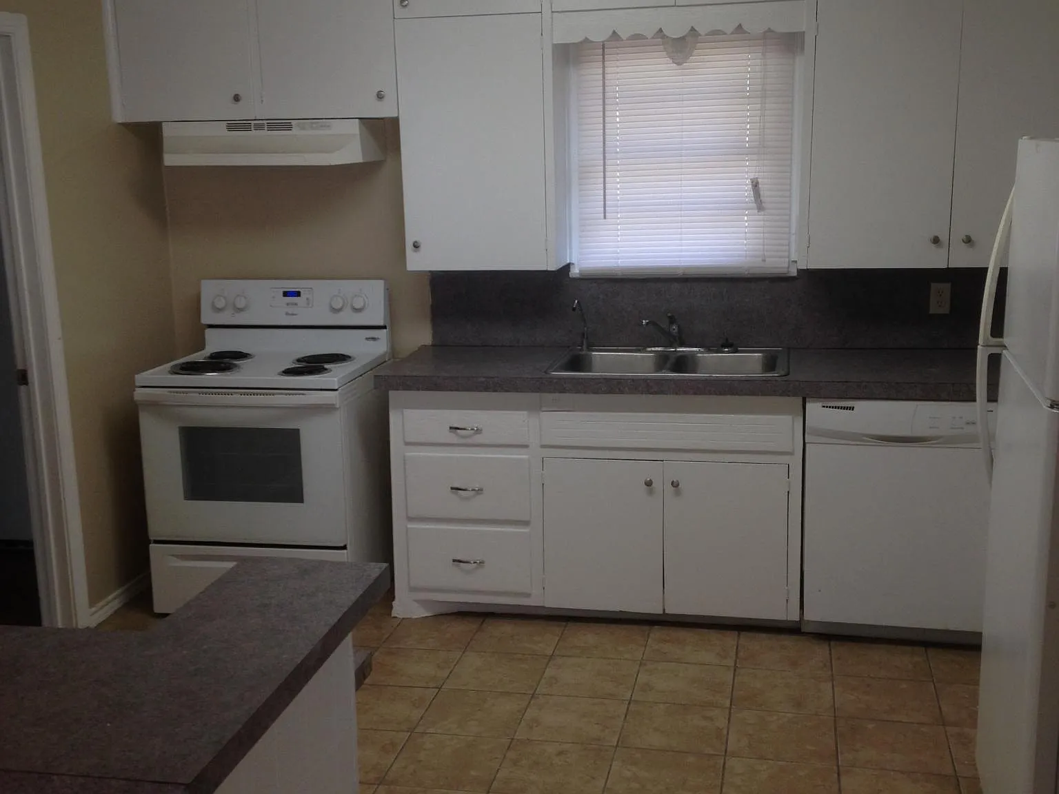 3 bed, 1364 sqft, $1,125 — Photo 4
