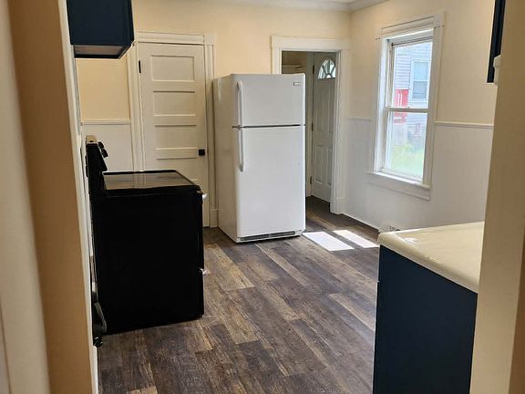 3rd image of 40-42 Oak St
