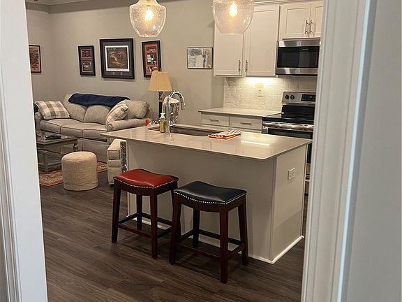 3rd image of 518 Grey Oak Cir