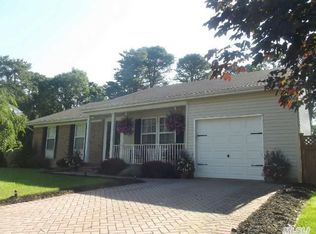 21 Timber Ridge Dr, Coram, NY 11727