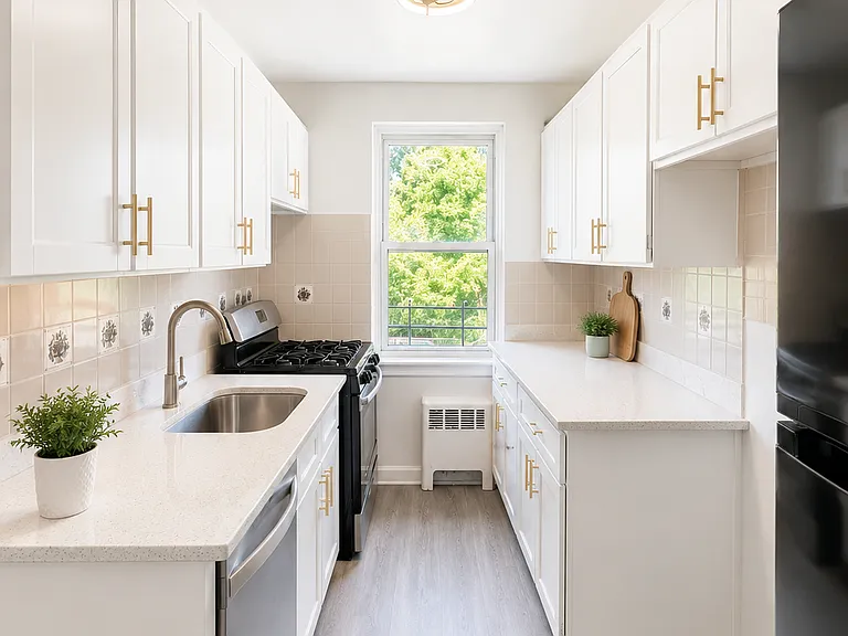 160 Ravine Ave #2D — Photo 2