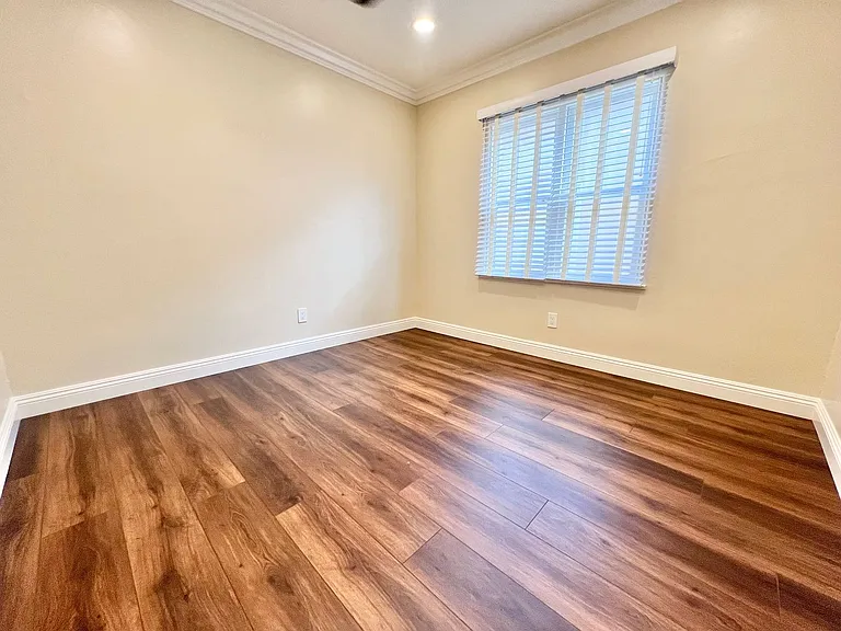 235 Pomona — Photo 15