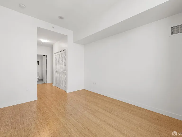 300 Berry St #907 — Photo 14