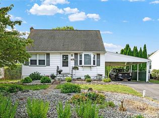 530 Apple Blossom Rd, Easton, PA 18040