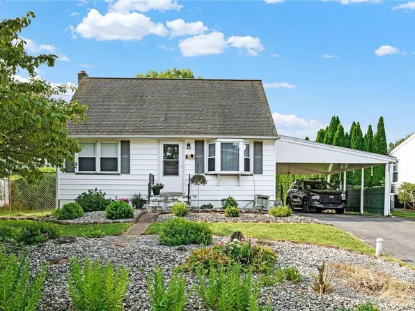 530 Apple Blossom Rd, Easton, PA 18040