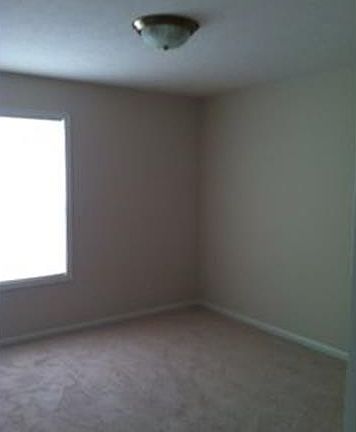 4th image of 467 Wordsworth Ct