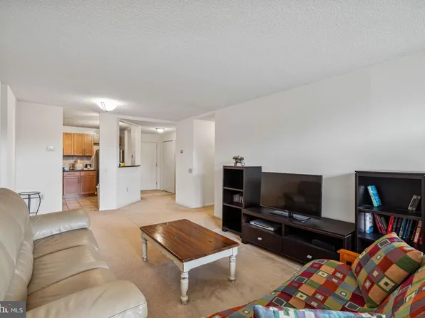 241 S 6th St APT 410E, Philadelphia, PA 19106