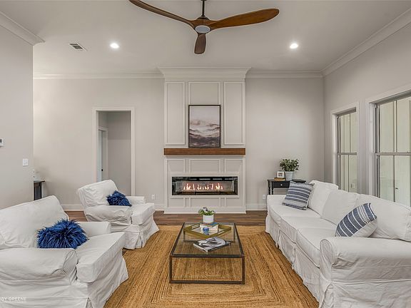 4th image of 209 Marble Pl