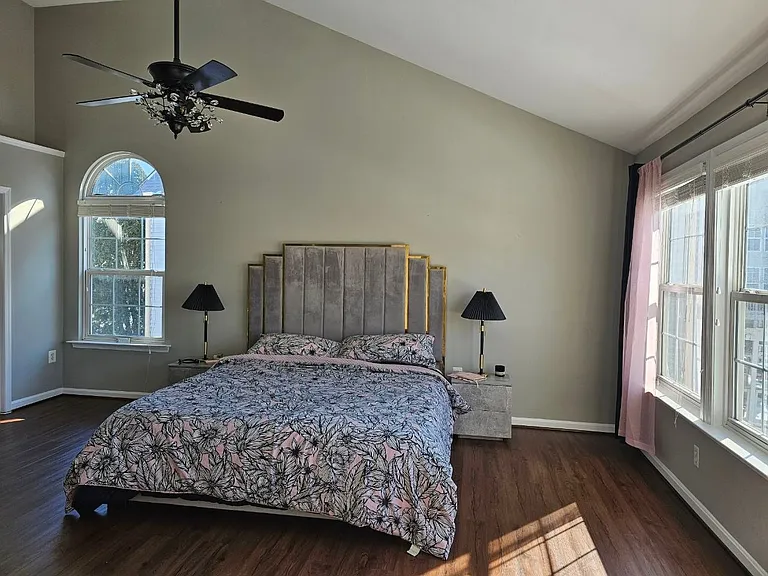 Iris Dr — Photo 19