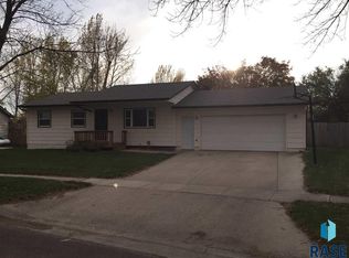 121 Alpine Cir, Brandon, SD 57005