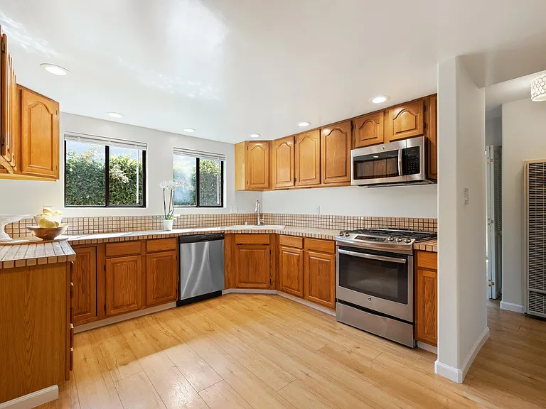 822 Shirley Ave — Photo 13