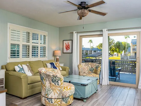 1902 Bayhouse Dr, Rockport, TX