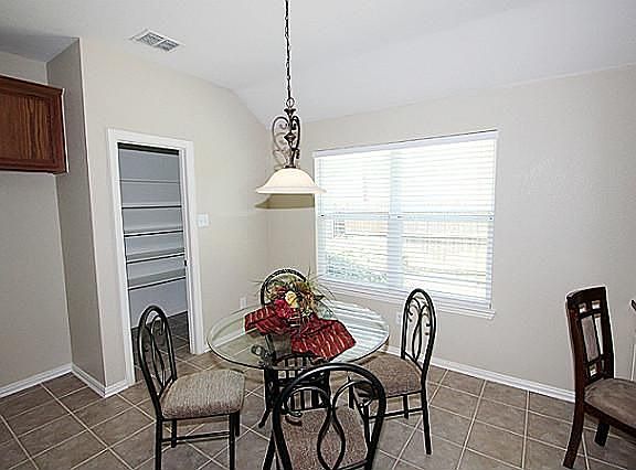 5th image of 5109 Comstock Cir