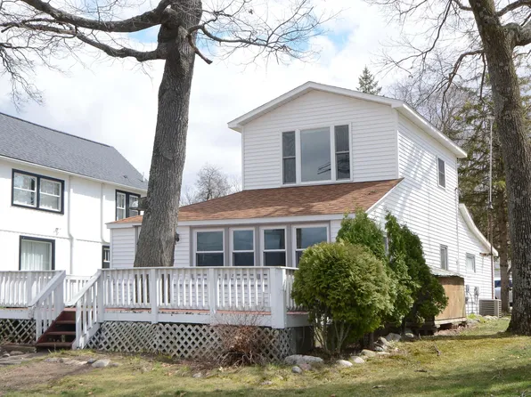 11228 E Shore Dr, Delton, MI 49046