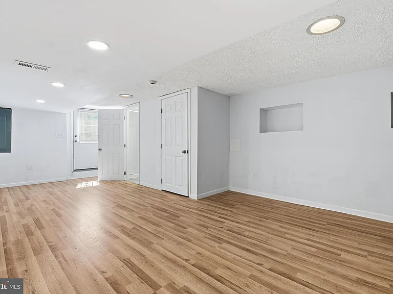 2301 Bayside Dr — Photo 5