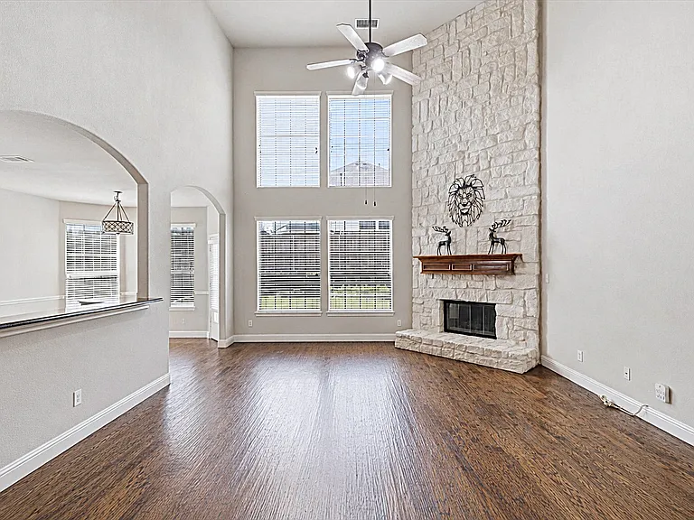 357 Spring Meadow Dr — Photo 2