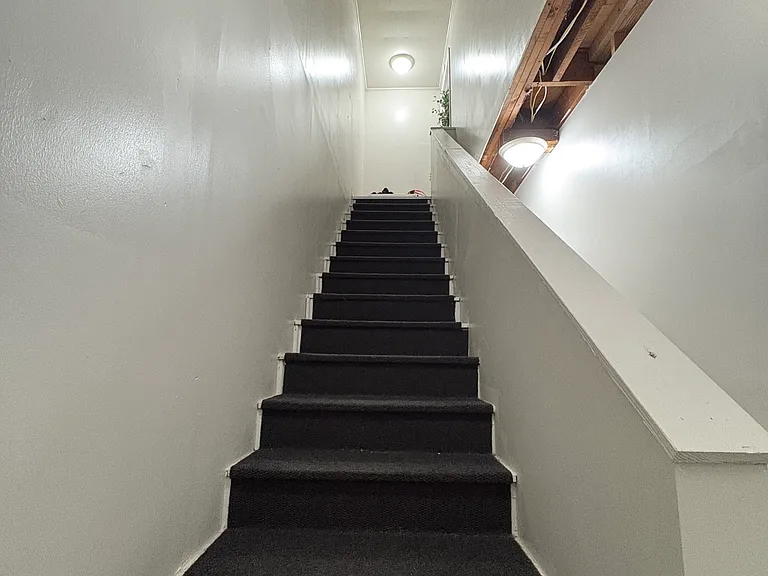 522 1/2 N 15th St #1A — Photo 3