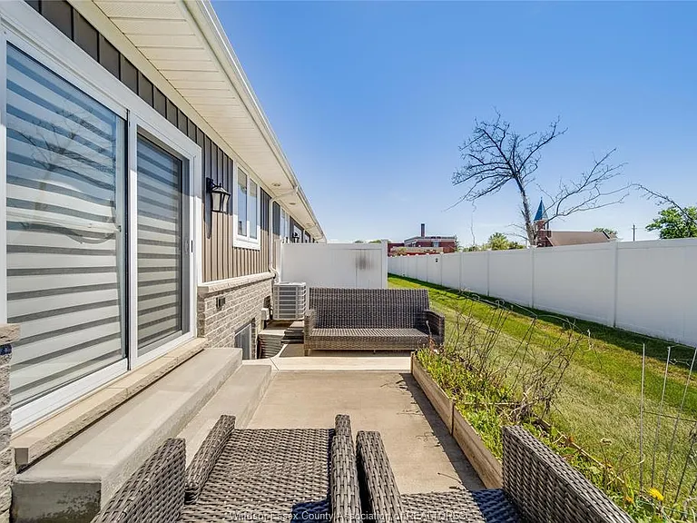 1935 Ethan Ct — Photo 39