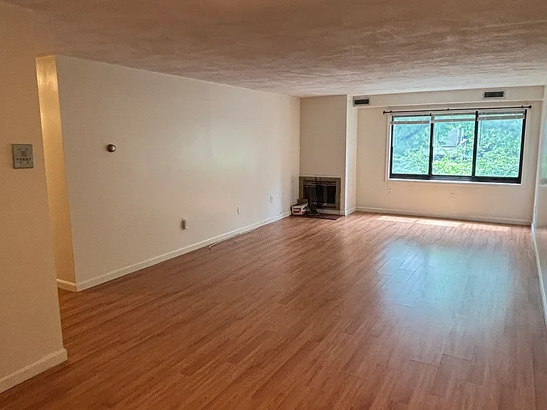 2130 Massachusetts Ave #2D — Photo 2