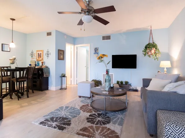 804 SE 7th Street #301, Deerfield Beach, FL 33441