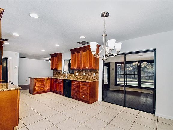 4th image of 1621 Sterling Oaks Ln