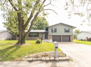 700 Meadowbrook Cir, Moberly, MO 65270