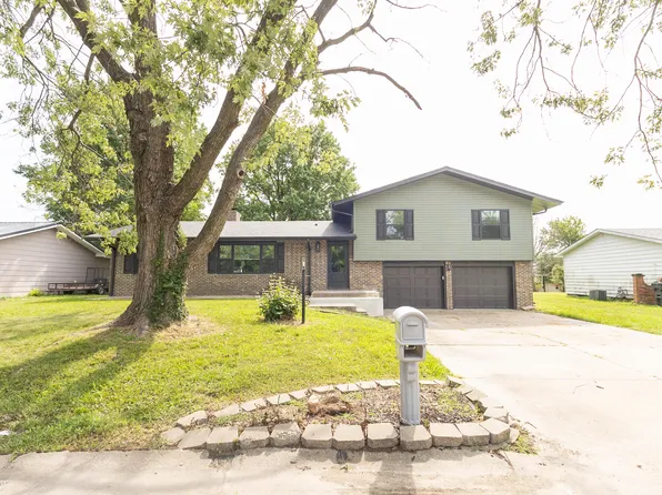 700 Meadowbrook Cir, Moberly, MO 65270