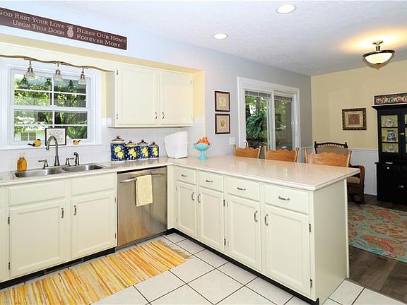 4th image of 1034 Magnolia Ln