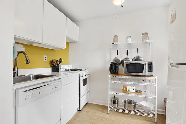 Sold by Corcoran | media 23