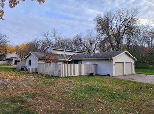 1008 Carmel Ct, Shoreview, MN 55126