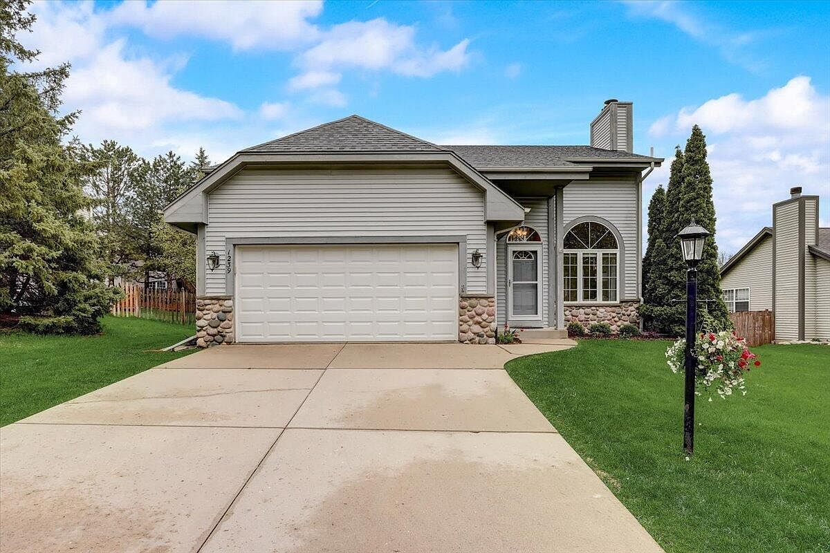 1239 Thrush LANE, Waukesha, WI 53189 Zillow