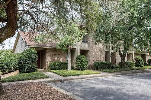 1000 Stonegate Dr #D Photo 1