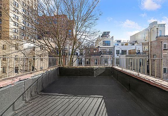 5th image of 16 W 95th St APT 3B