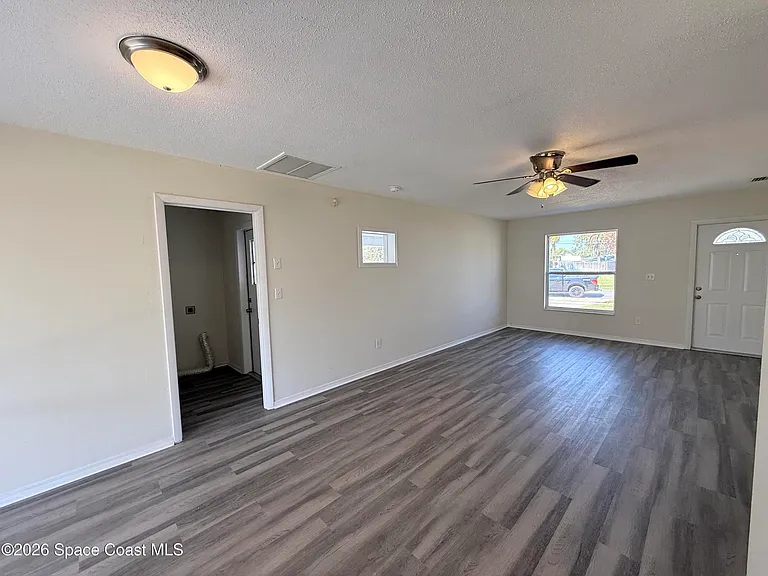 2780 Floresta Dr NE — Photo 3