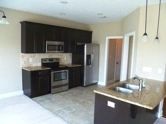 4th image of 815 Erika Ln