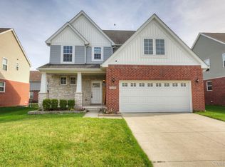 37135 Russell Dr, Westland, MI 48185