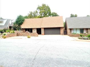 2442 Sherwood Dr, Enid, OK 73703