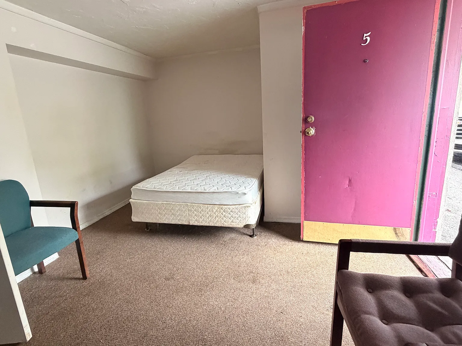 Studio, 300 sqft, $1,050 — Photo 2