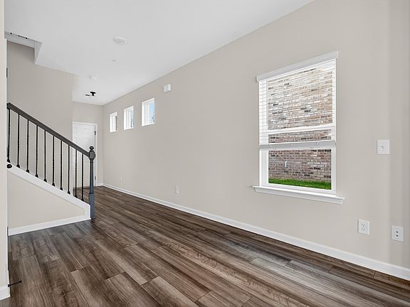 4th image of 4535 Village Springs Sq