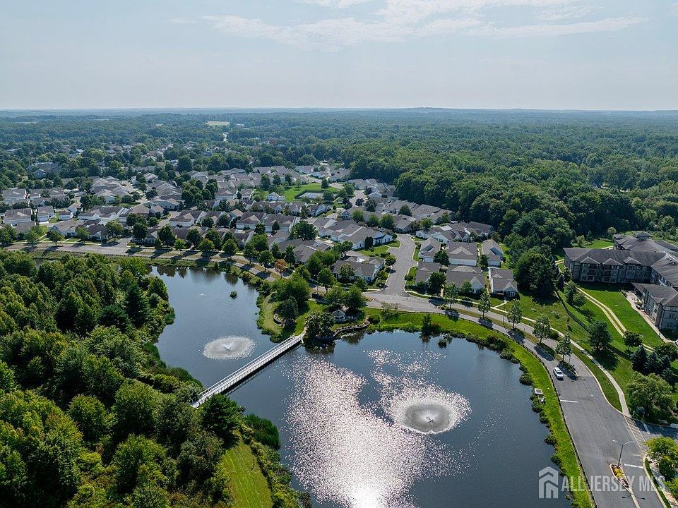 1st image of 124 Waterside Blvd