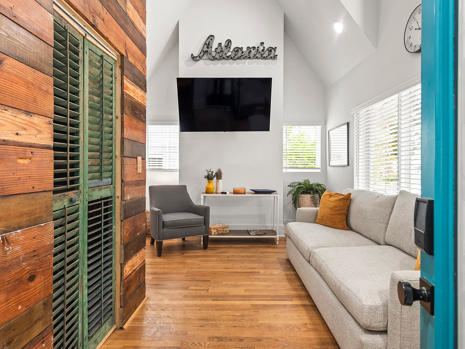 3 bed, $9,000 — Photo 4