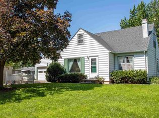 916 Harlington Pl, Waverly, IA 50677