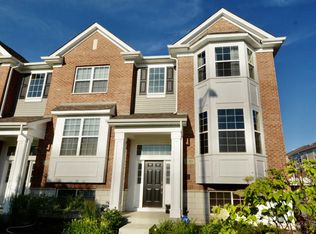 520 Fairway Dr, Naperville, IL 60563