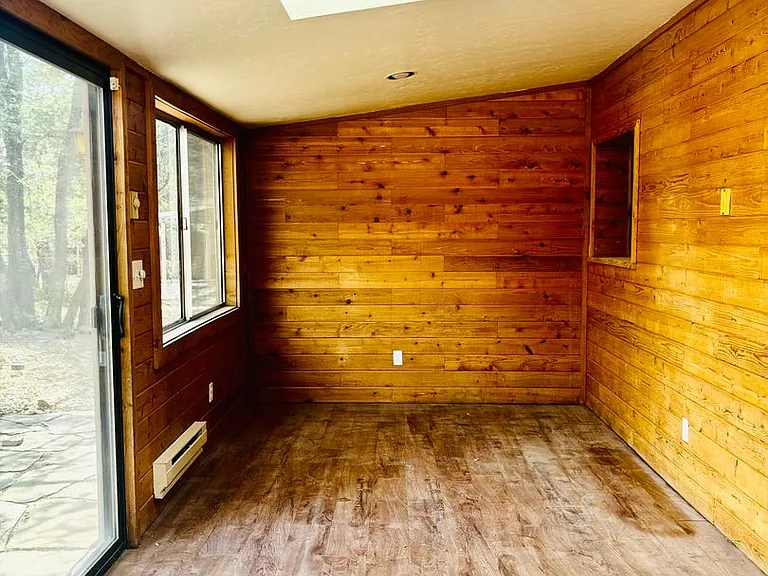 903 Green Ln — Photo 8