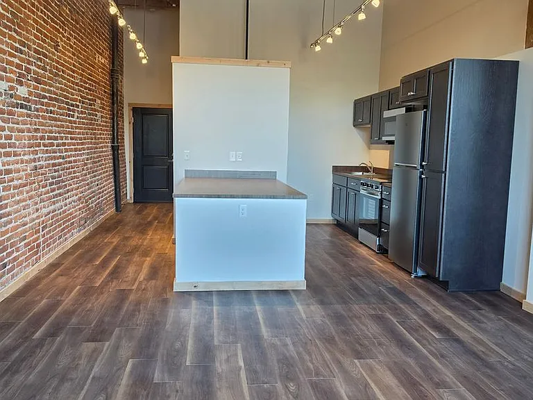 1209 Main St — Photo 7