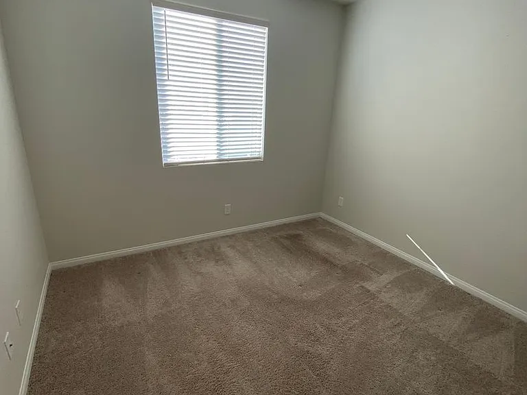 828 Royal Beekman St — Photo 32
