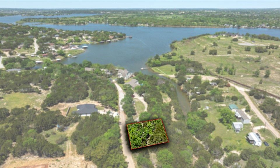1st image of 3223 Lakeside Dr