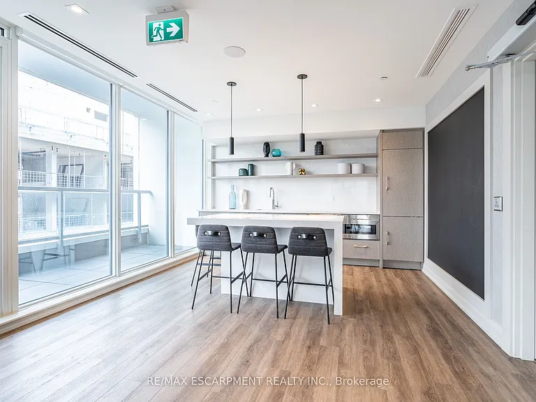 212 King William St #816 — Photo 33